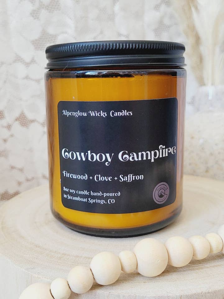 Cowboy lägereld soja ljus 8oz för wholesale av Alpenglow Wicks Candles