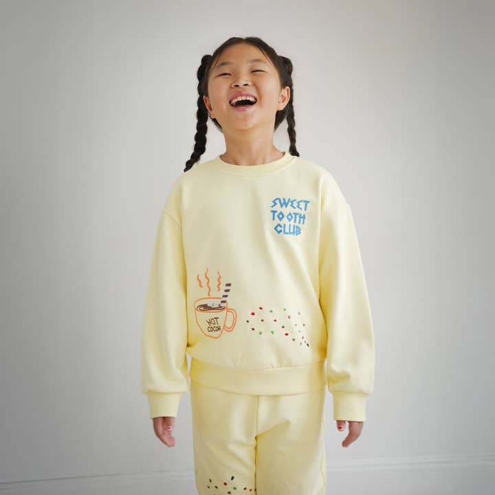SWEAT-SHIRT ENFANT AVEC BRODERIE SWEET TOOTH CLUB pour la vente par Brrr