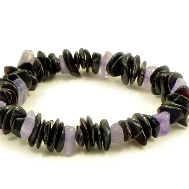 Bracelet en ambre poli cerise et éclats d'améthyste pour la vente par The Natural Amber