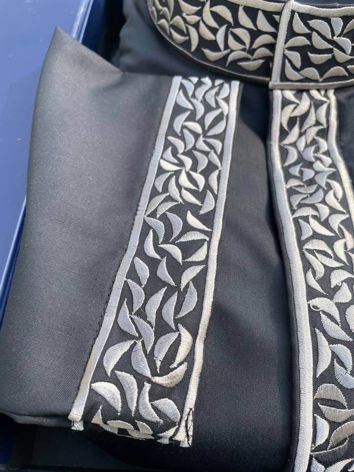 MY LITTLE JUBBA - Wholesale Kaftan - Women's - Mens Black Saudi Thobe with Silver Embroidery