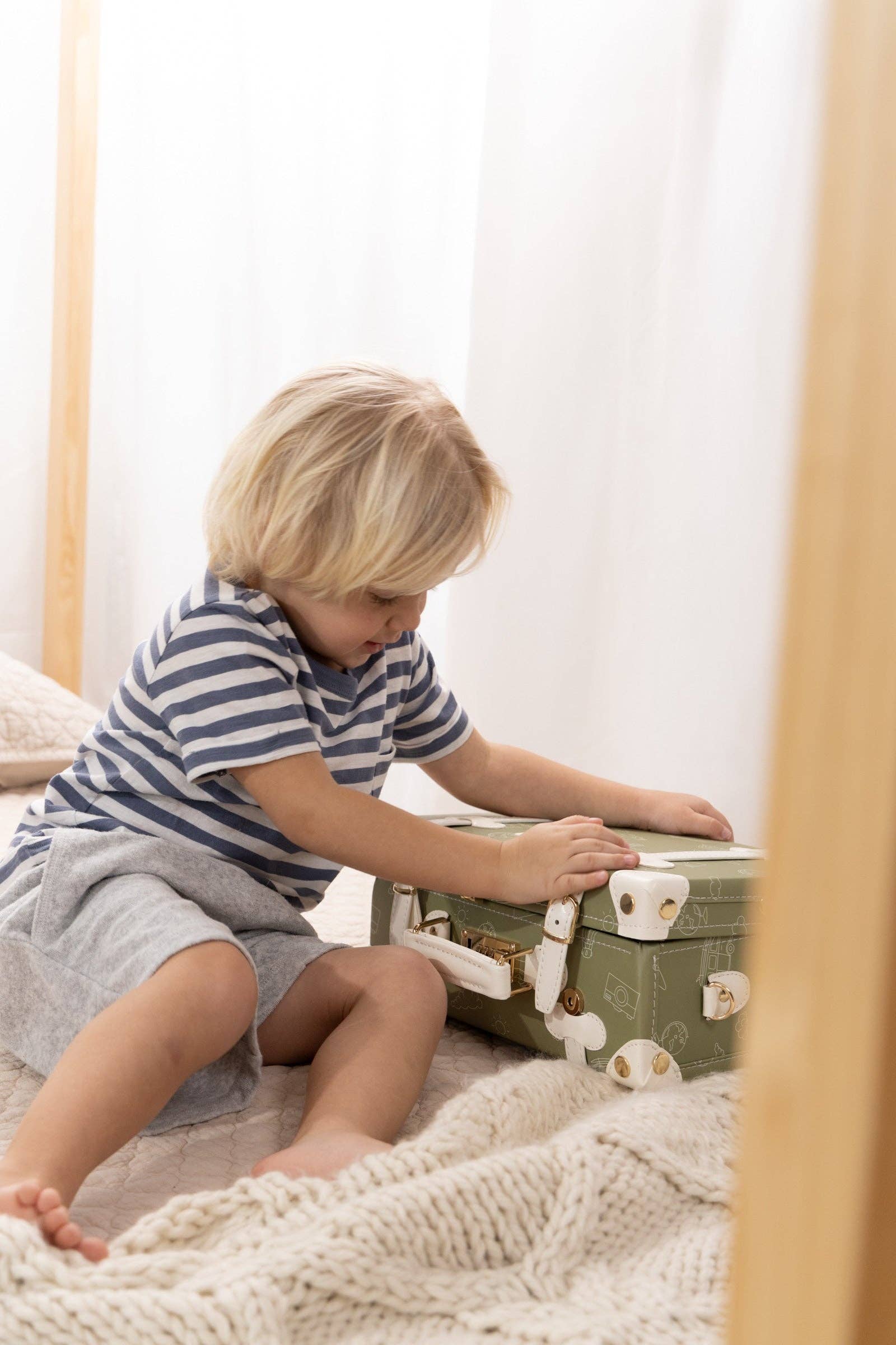 Coco Village – wholesale Toy set – Kids – Vegan Leather Play Suitcase - Travel10