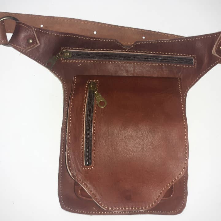 Magnet multi-pocket passport pouch for wholesale by Hecho a mano