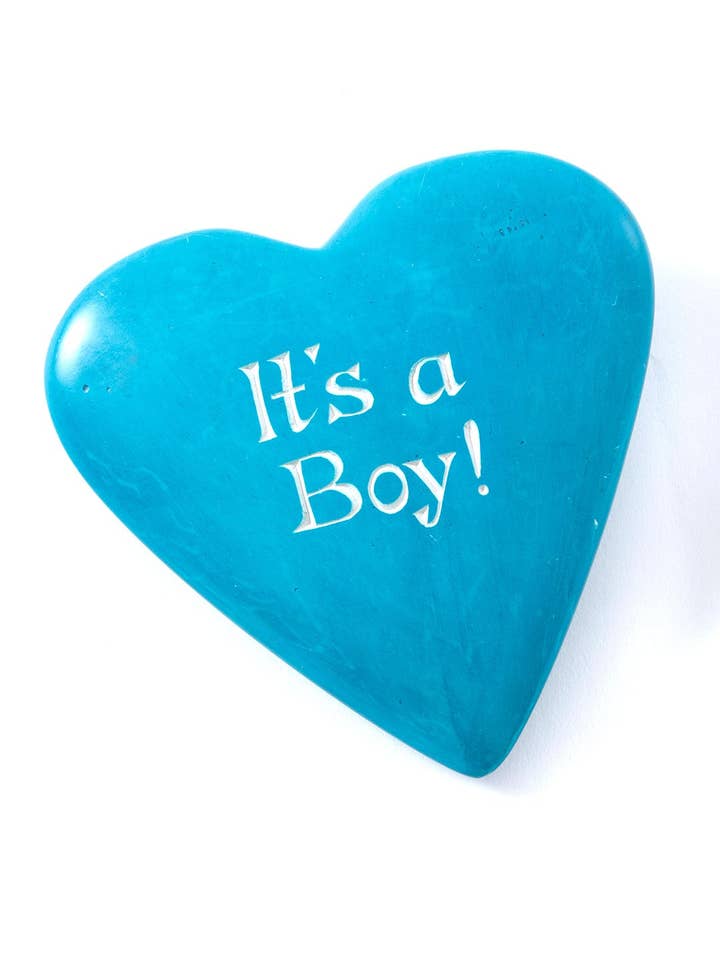 Cœur de célébration de la pierre de Kisii : C'est un garçon ! pour la vente par Swahili | AFRICAN MODERN