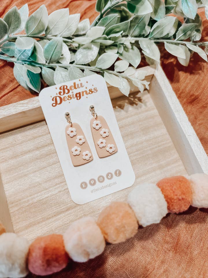 Persika blommor Polymer Clay Örhängen för wholesale av Belu Designss