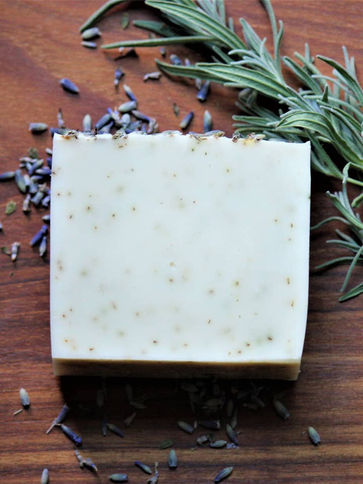 The Lavender One (Seife) für den Großhandel von HoneyHedge Craft LLC