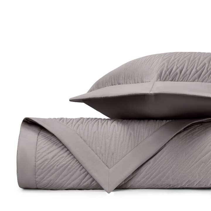 Ensemble de couvre-lit matelassé Blaze (Euro) pour la vente par Home Treasures Linens