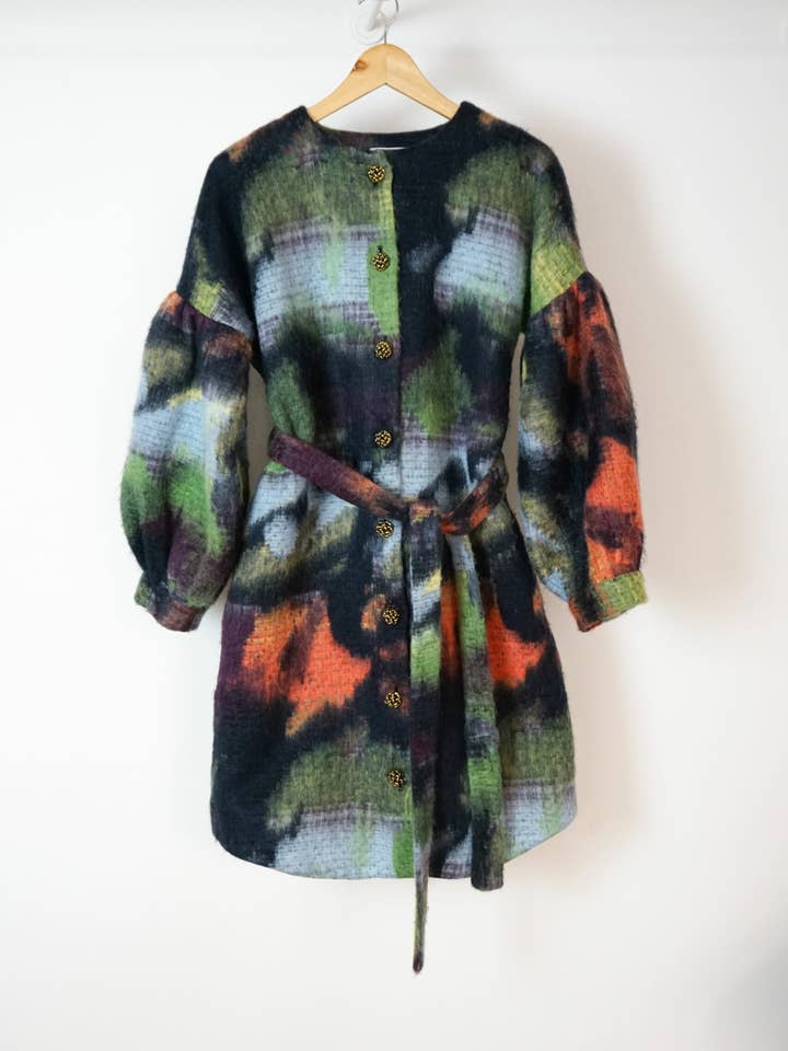 Nina kappa med puffärmar och skärp från ROSAMEN BADO för wholesale av ROSAMEN BADO