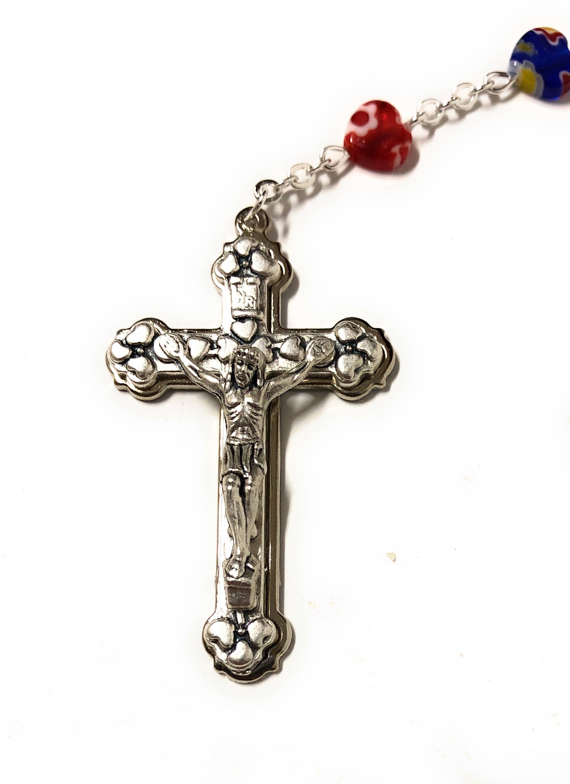 Costa Articoli Religiosi – Großhandel Gebetskette für den Hals – Murano-Glasrosenkranz mit 7x7 mm großen, mehrfarbigen Herzperlen2
