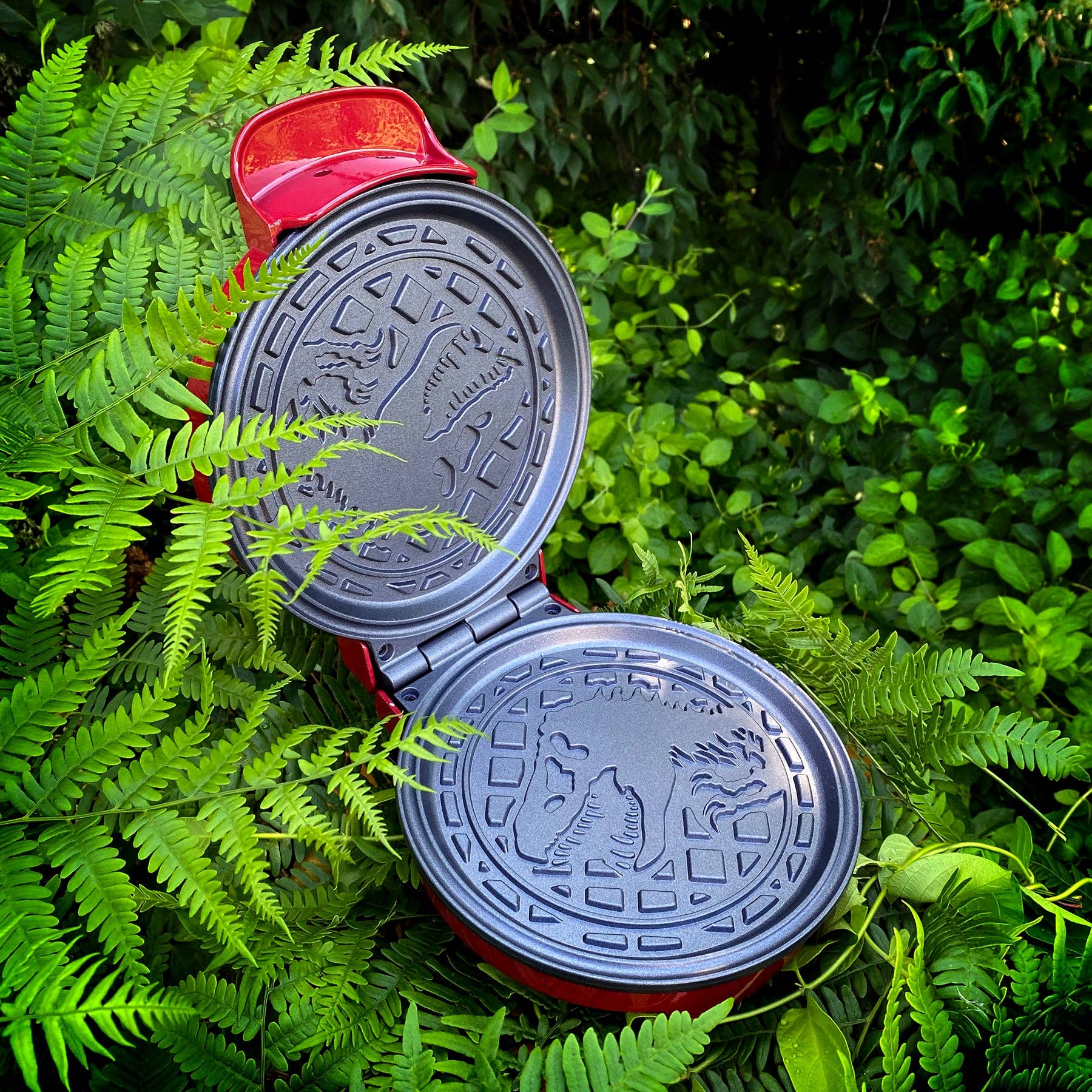 Uncanny Brands - Vente Appareils électroménagers - Gaufrier Jurassic Park d'Uncanny Brands8