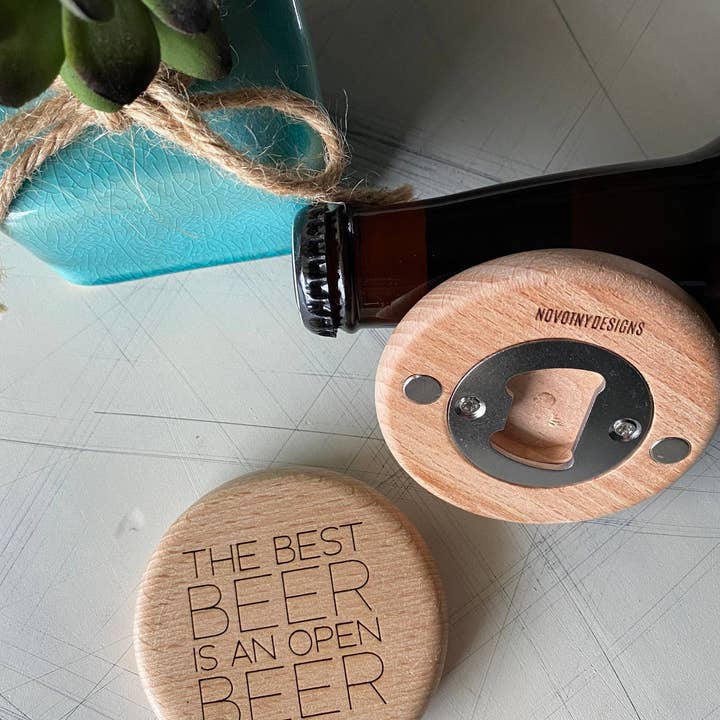 La meilleure bière est une bière ouverte - ouvre-bouteille magnétique en bois pour la vente par Ccrafts Crafty Creations