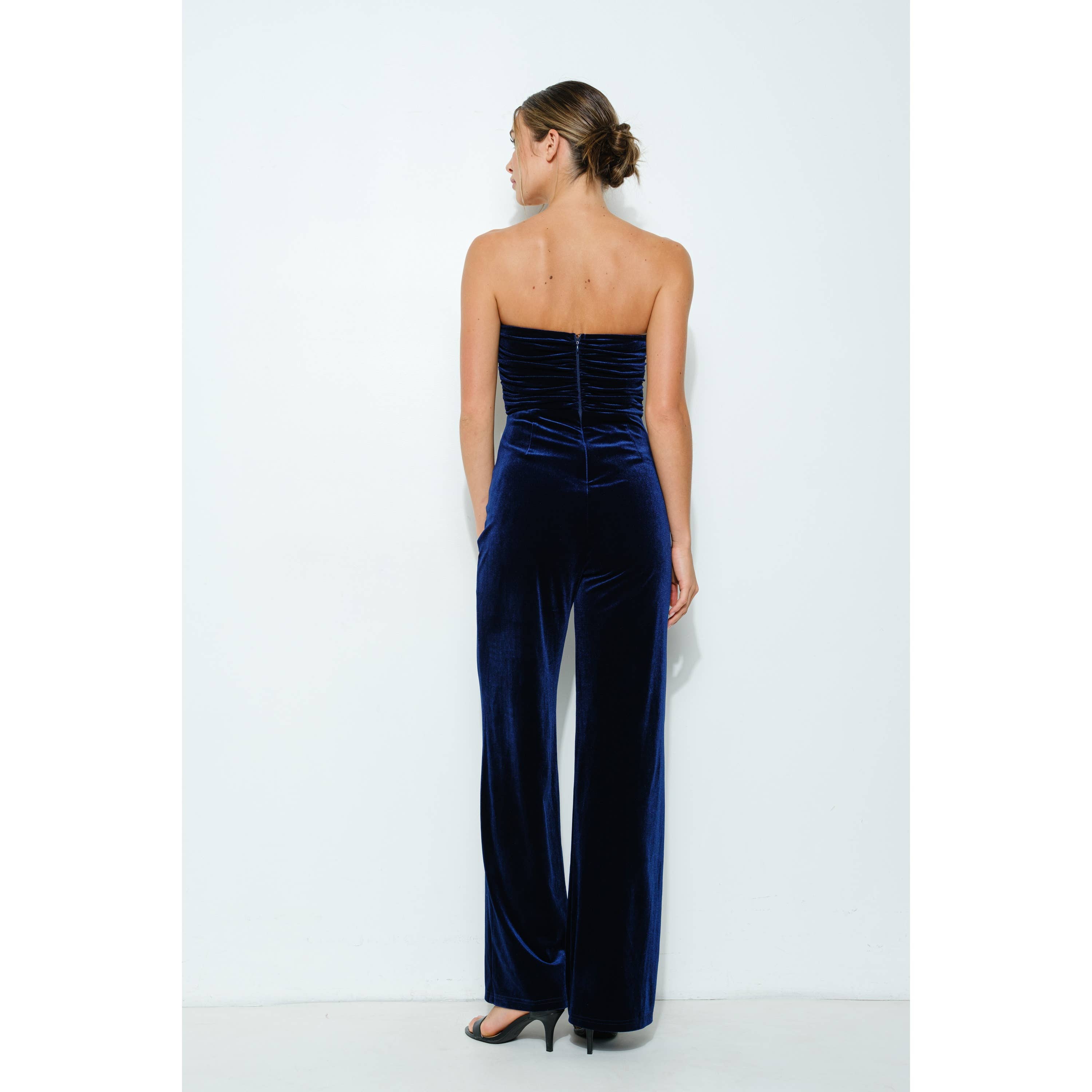 INA – wholesale Jumpsuit - Dam – Sweetheart Velvet Pearl Trim Axelbandslös Jumpsuit4