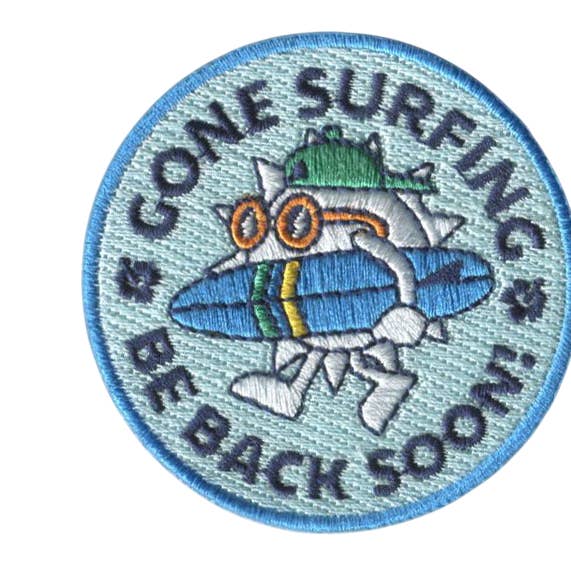 Écusson Gone Surfing 2,5" rond (Pas un écusson thermocollant) pour la vente par HEDi