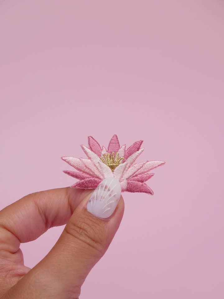 Lotus strygemærke for engroshandel hos MALICIEUSE