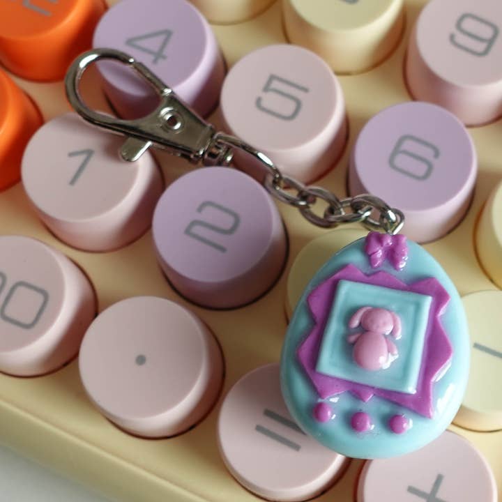 Tamagotchi Schlüsselbund für den Großhandel von uncomfy cherry
