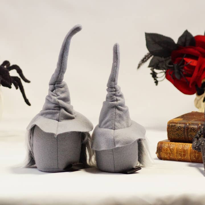 Gnomevillestudios - Wholesale Decorative Figurine - Grey Librarian Wizard Gnome
