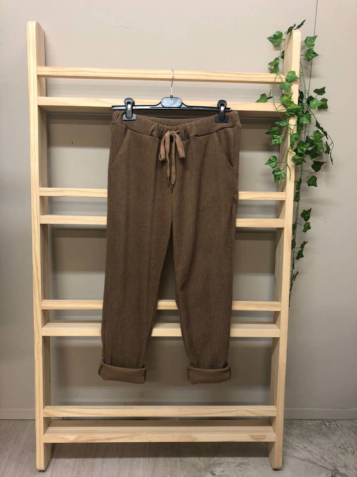 PANTALÓN BROOKLYN PANA MARRÓN for wholesale by Lula Natura