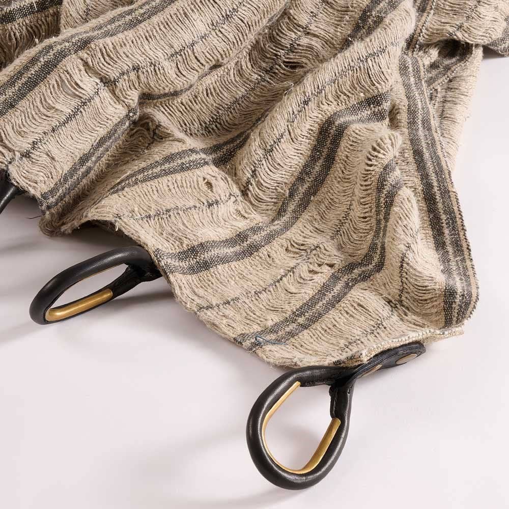 Naturlig Jakob hørgardin med naturlige og kulstribede detaljer og læderstropper for engroshandel på Faire2