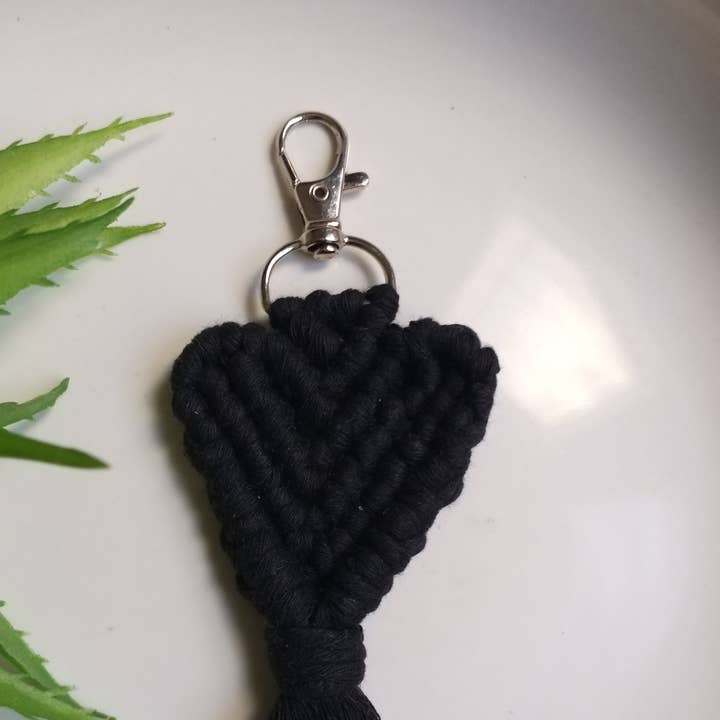 LLAVERO CON FORMA DE CORAZÓN NEGRO para venta al por mayor de ARTESANIA