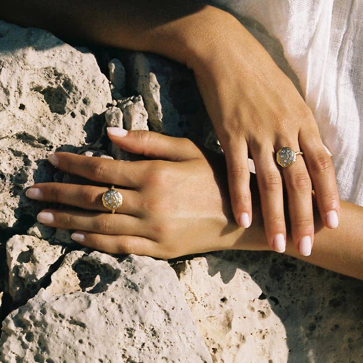 Agapée Jewelry - Vendita all'ingrosso Anelli multipietra - Anello Lattea | Gioielli in oro da regalo impermeabili5