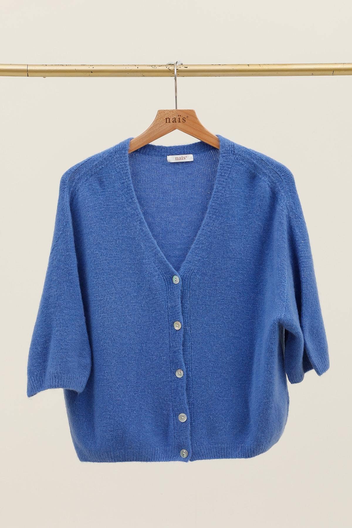 NAÏS PARIS - Wholesale Cardigan - Dames - V-hals cardigan met knopen en 3/4 mouwen van alpaca en wol2