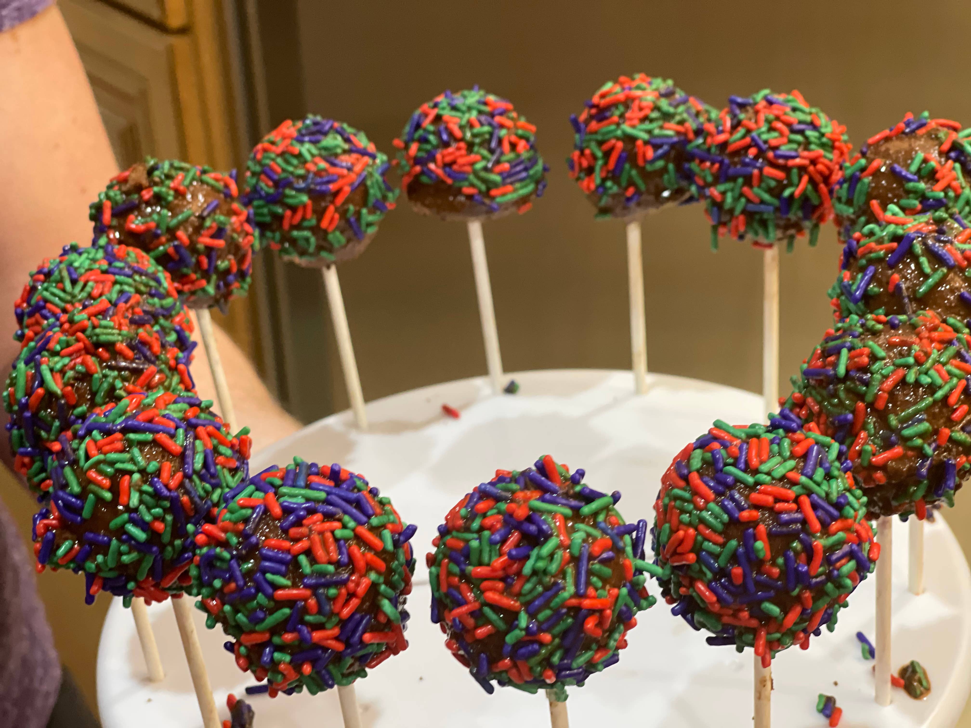 All colors Cake pops for wholesale on Faire1