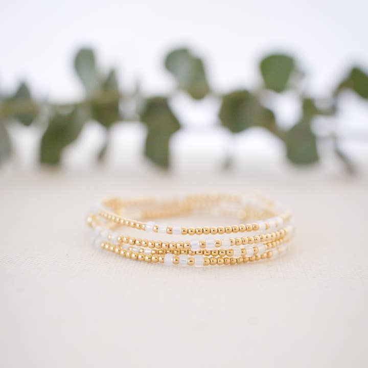 Stapelfähiges Goldperlenarmband – Opalit-Armband für den Großhandel von Amethyst and Opal