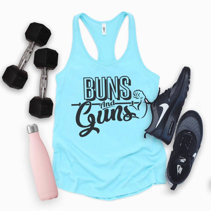 Camiseta de gimnasia divertida Buns & Guns | Camiseta sin mangas de fitness para venta al por mayor de Stiles Tee Co.