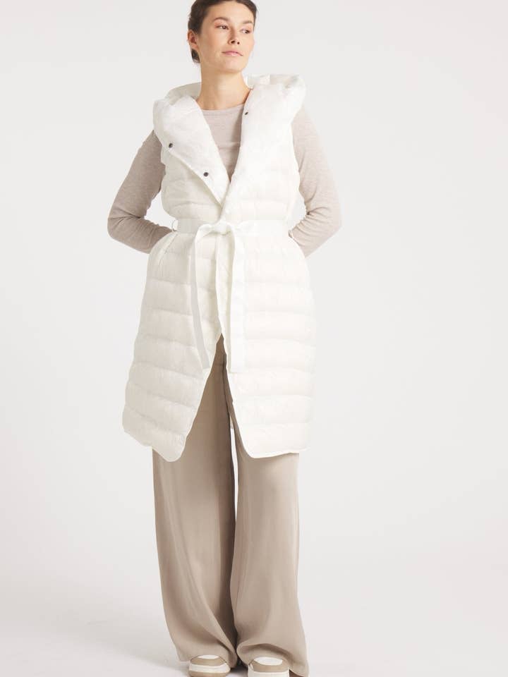 The Camden | Lang Hættetrøje Dunvest | Elfenben for engroshandel hos Cotes of London