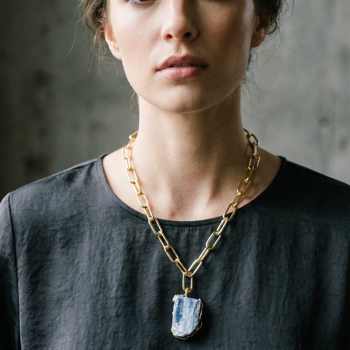 PHOEBE´S - Wholesale Pendant/Charm Necklace - Blue Kyanite Necklace on Gold Chain3