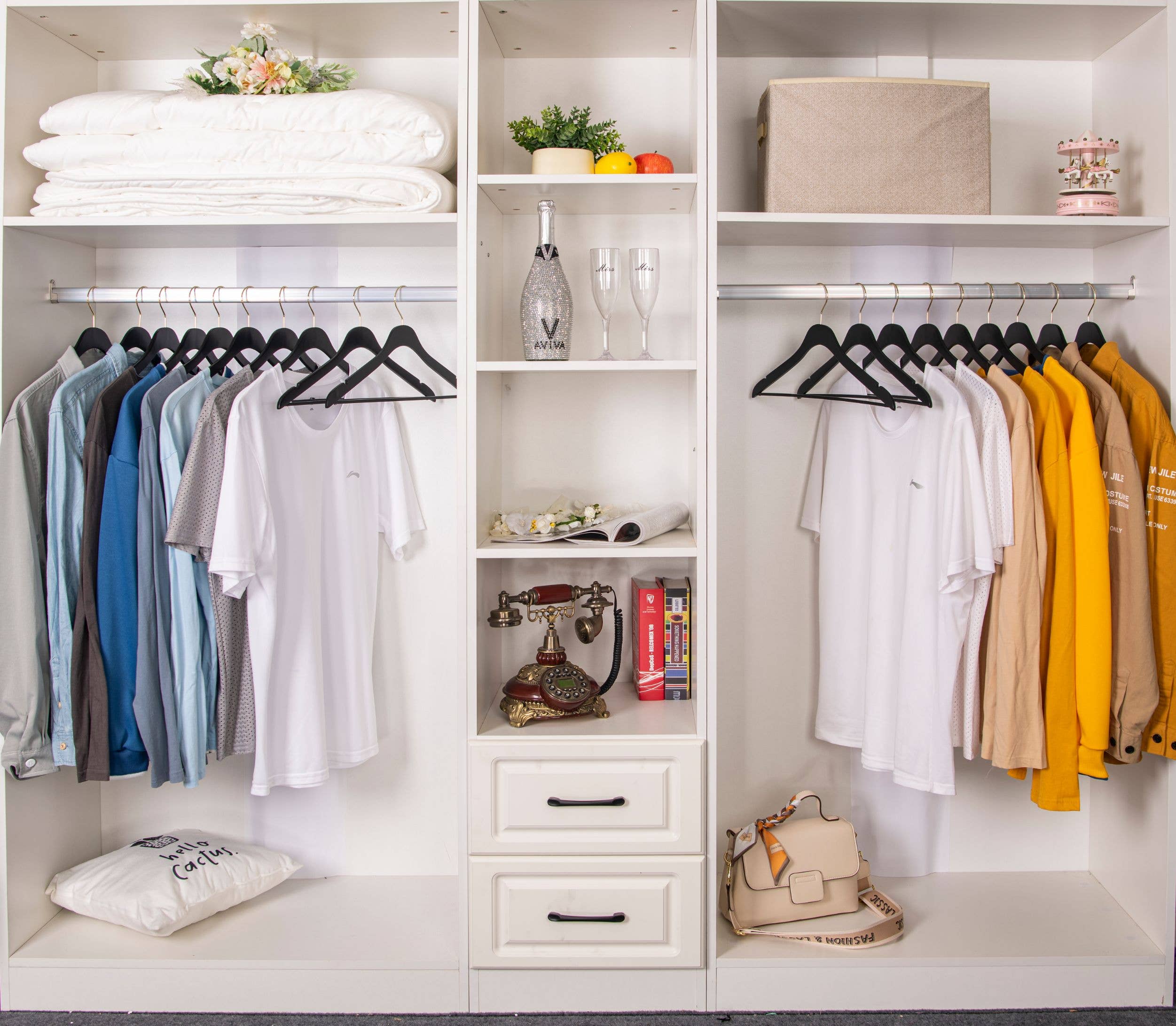 Quality Hangers - Wholesale Clothes Hangers - WS70 Ultra Slim Suit Hangers with Pant Bar Black/gold - 5PK9