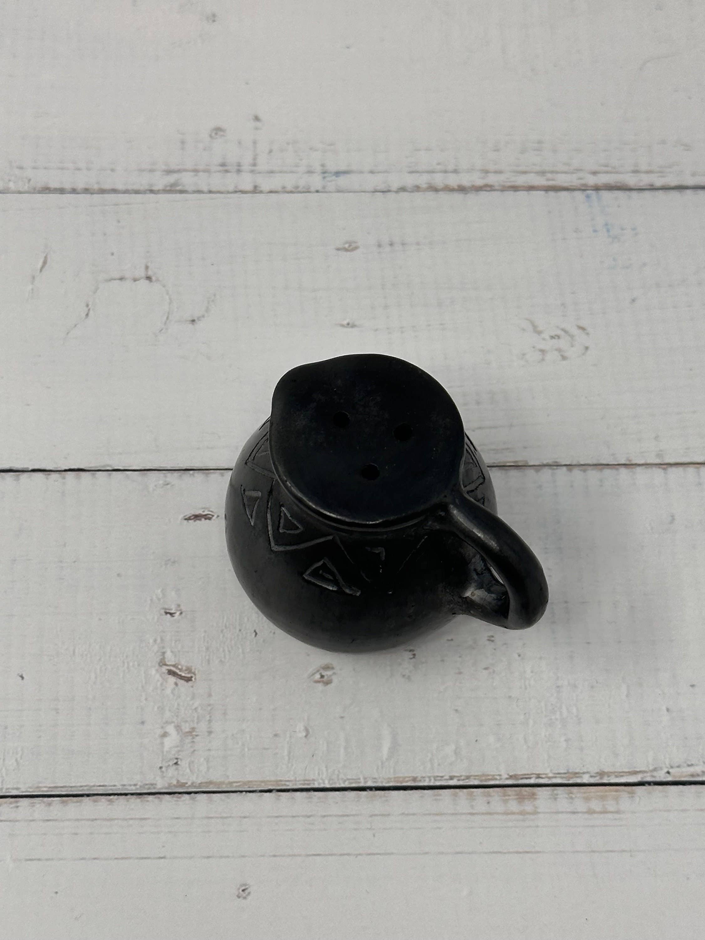 Pottery Selections Co - Wholesale Salt & Pepper Shaker Set - Saleros (Barro Negro/Black Clay)2
