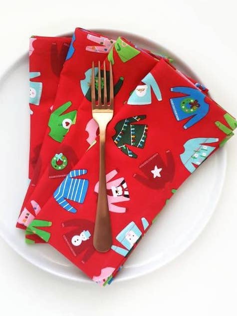 Serviettes de Noël Ugly Sweater, lot de 4 pour la vente par 90 West Linen Co.