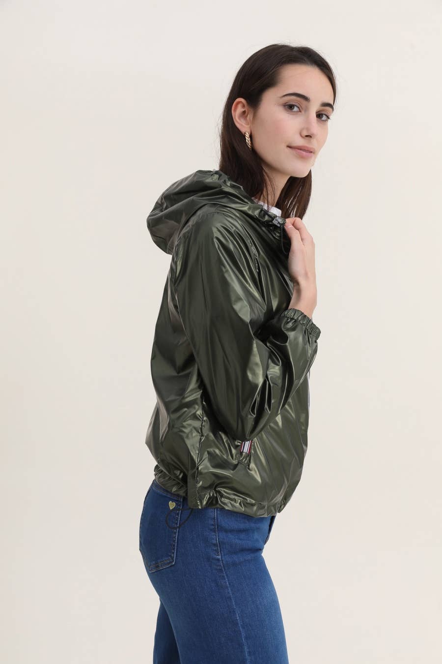 Attrait Paris - Vendita all'ingrosso Giacca antivento - Donna - Giacca corta antivento metallizzata con cappuccio e cerniera colorata26