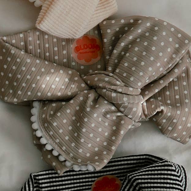 Fascia per Capelli a Pois Oversize a Coste con Nodo per la vendita all'ingrosso da parte di Bloom Headwraps
