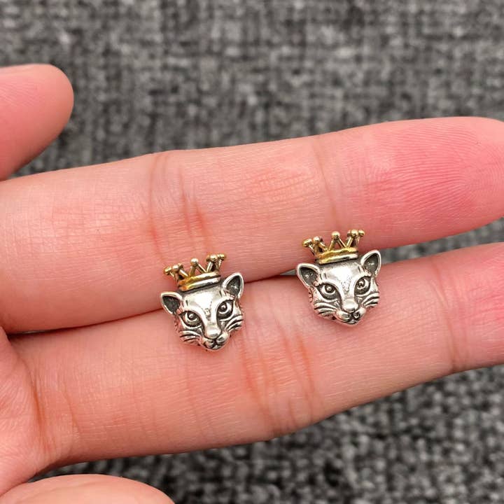 Mio Queena - Wholesale Stud/Post Earrings - Cats with Crown Silver Plated Ear Studs