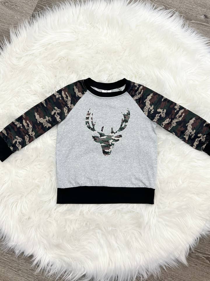 Sudadera Antlers & Camo para venta al por mayor de Two Cute Boutique LLC