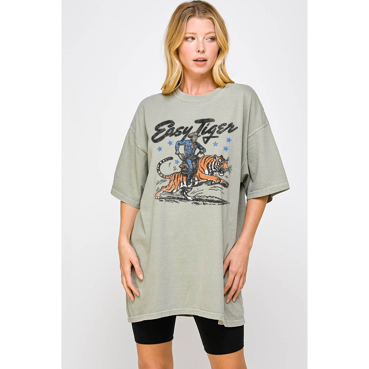 Illustrated Society – Großhandel Tunika – Damen – EASY TIGER T-SHIRT MIT VINTAGE-GRAFIK IN ÜBERGRÖSSE3