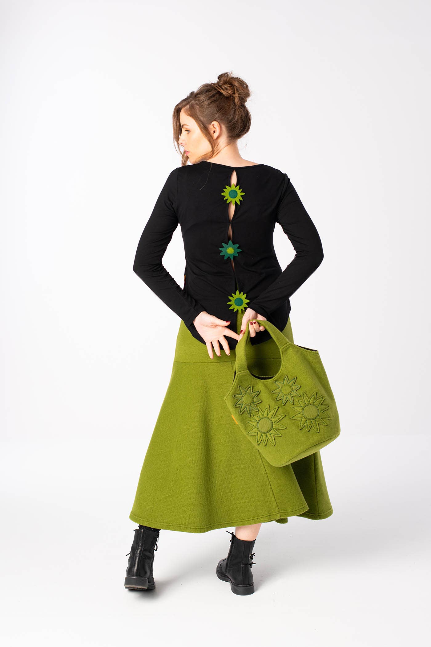 Mamatayoe – Blusa - Mulher por atacado – Blusa preta de manga longa com detalhes bordados2