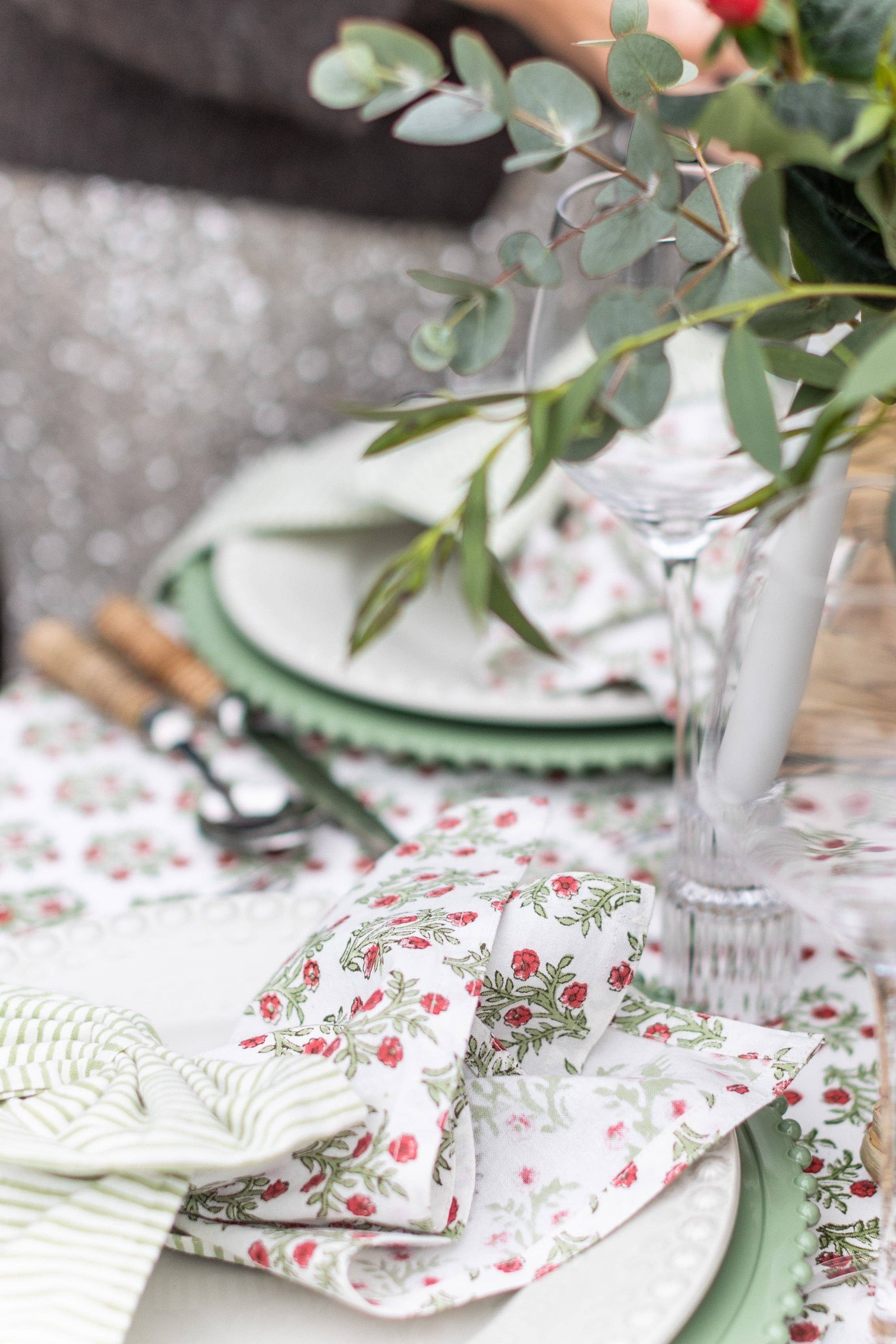 LNH EDIT - Wholesale Tablecloth - Lily Christmas Rectangle Tablecloth3