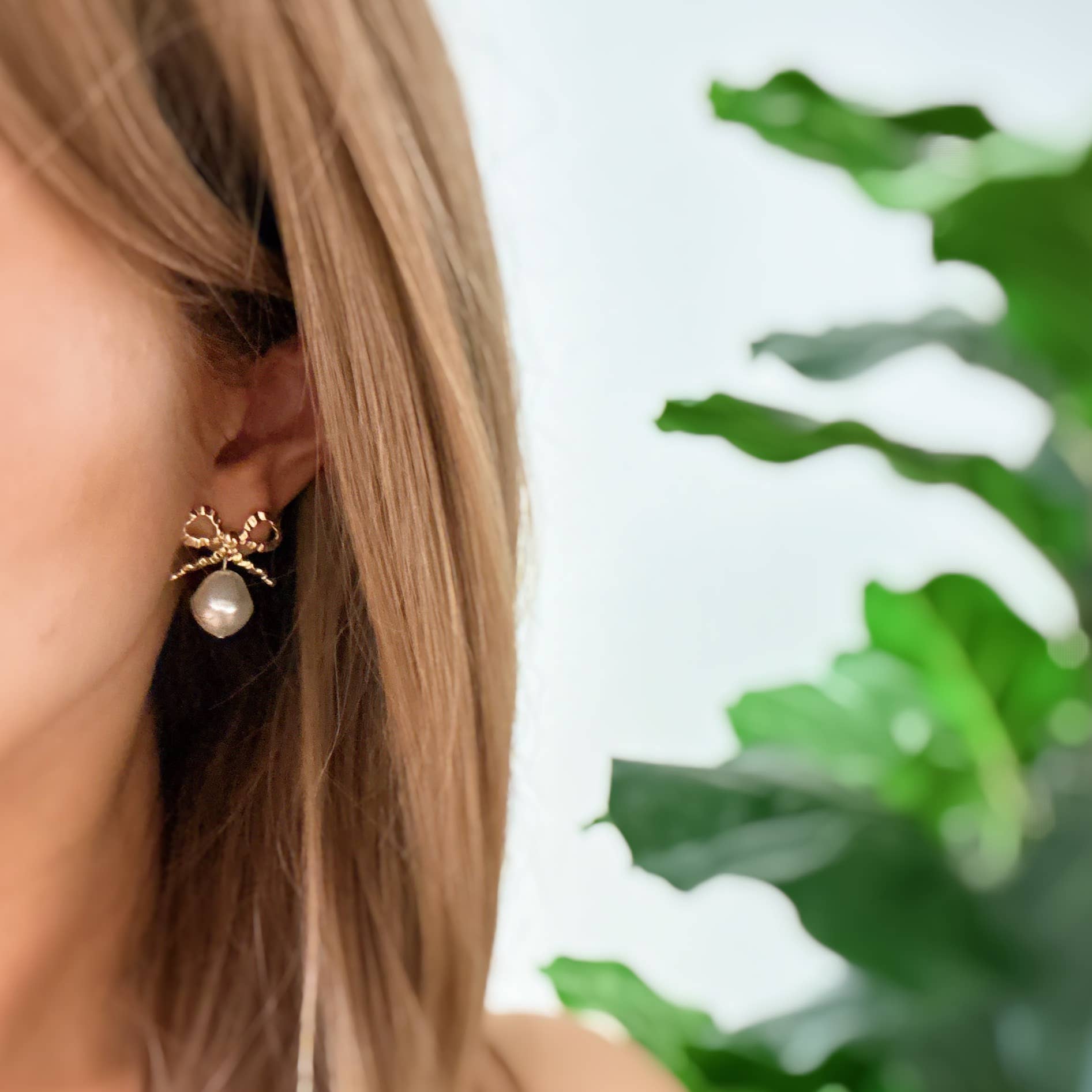 Ellison+Young - Vendita all'ingrosso Orecchini pendenti - Orecchini a fiocco antico con perle pendenti2