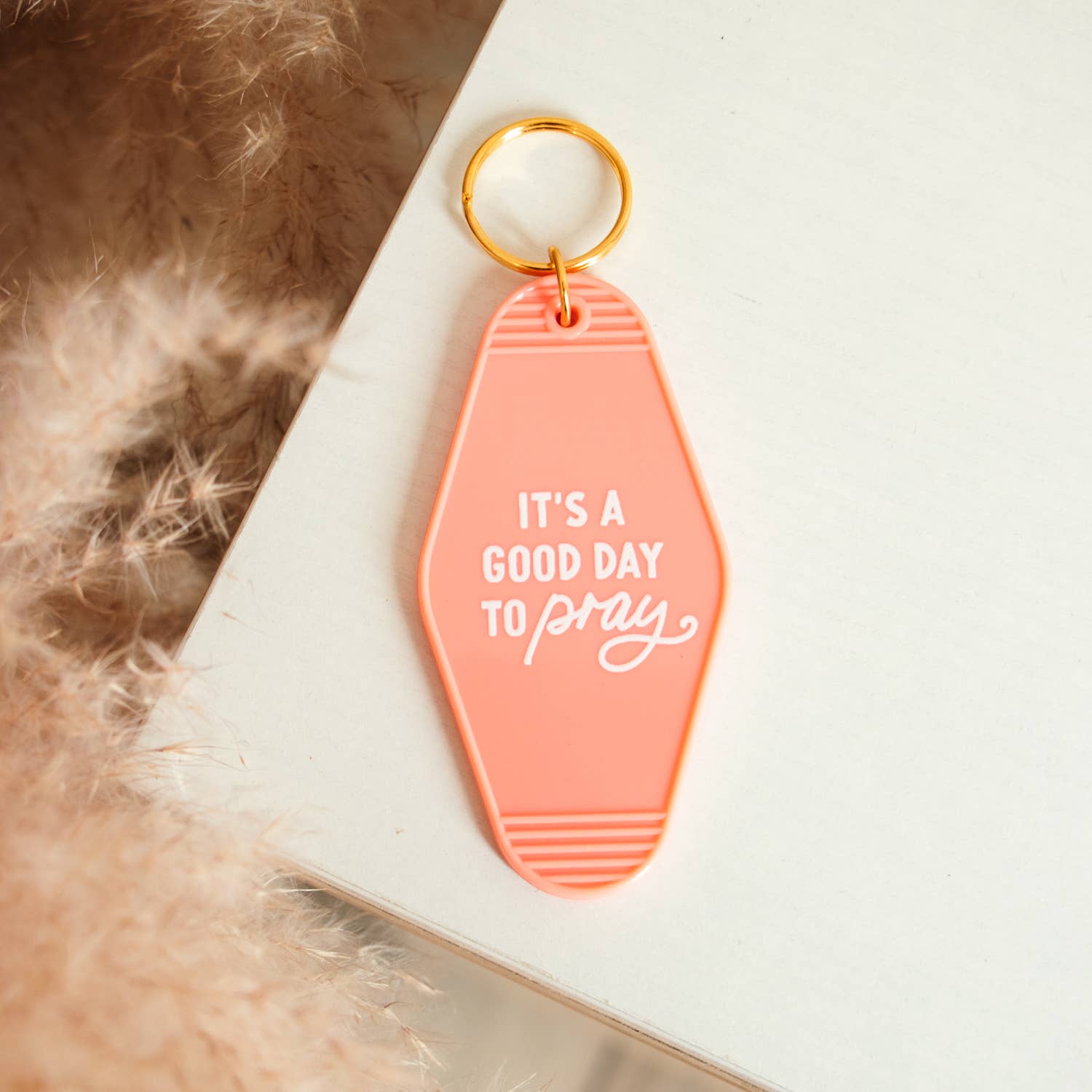 The Anastasia Co - Wholesale Sleutelhanger - Dames - Sleutelhanger 'It's a Good Day to Pray' in Motelstijl2