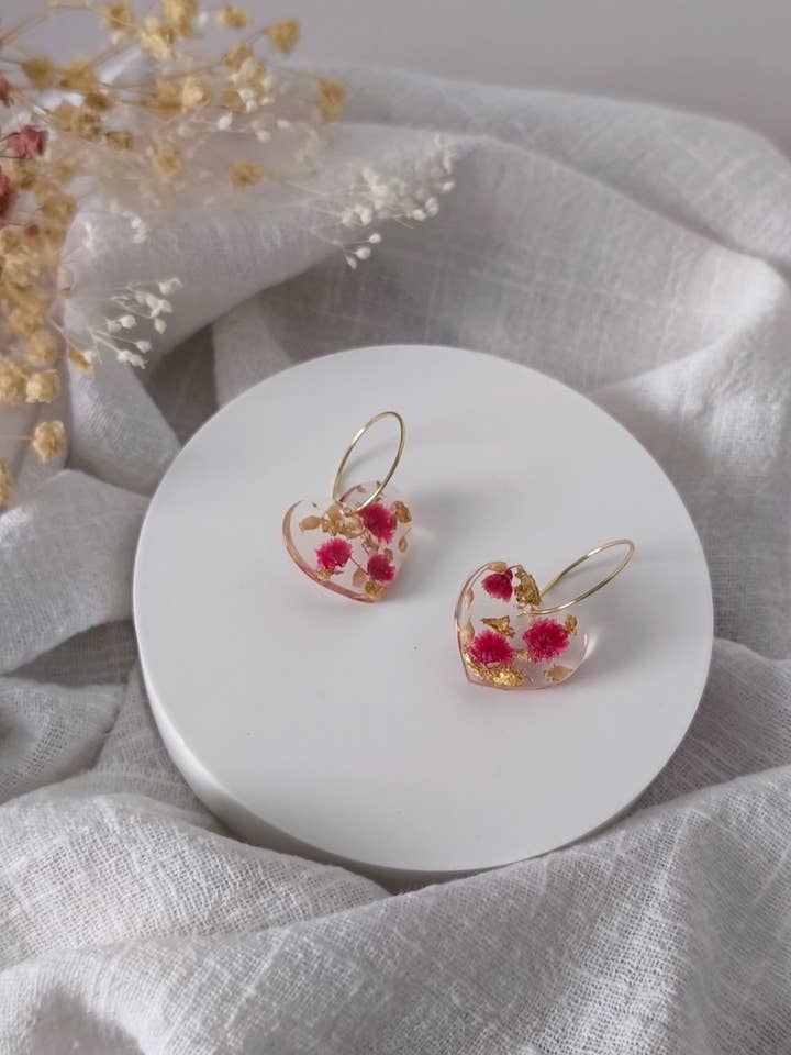 Kreolhjerte-øreringe med tørrede lyserøde blomster for engroshandel hos Les Noeuds de Maman