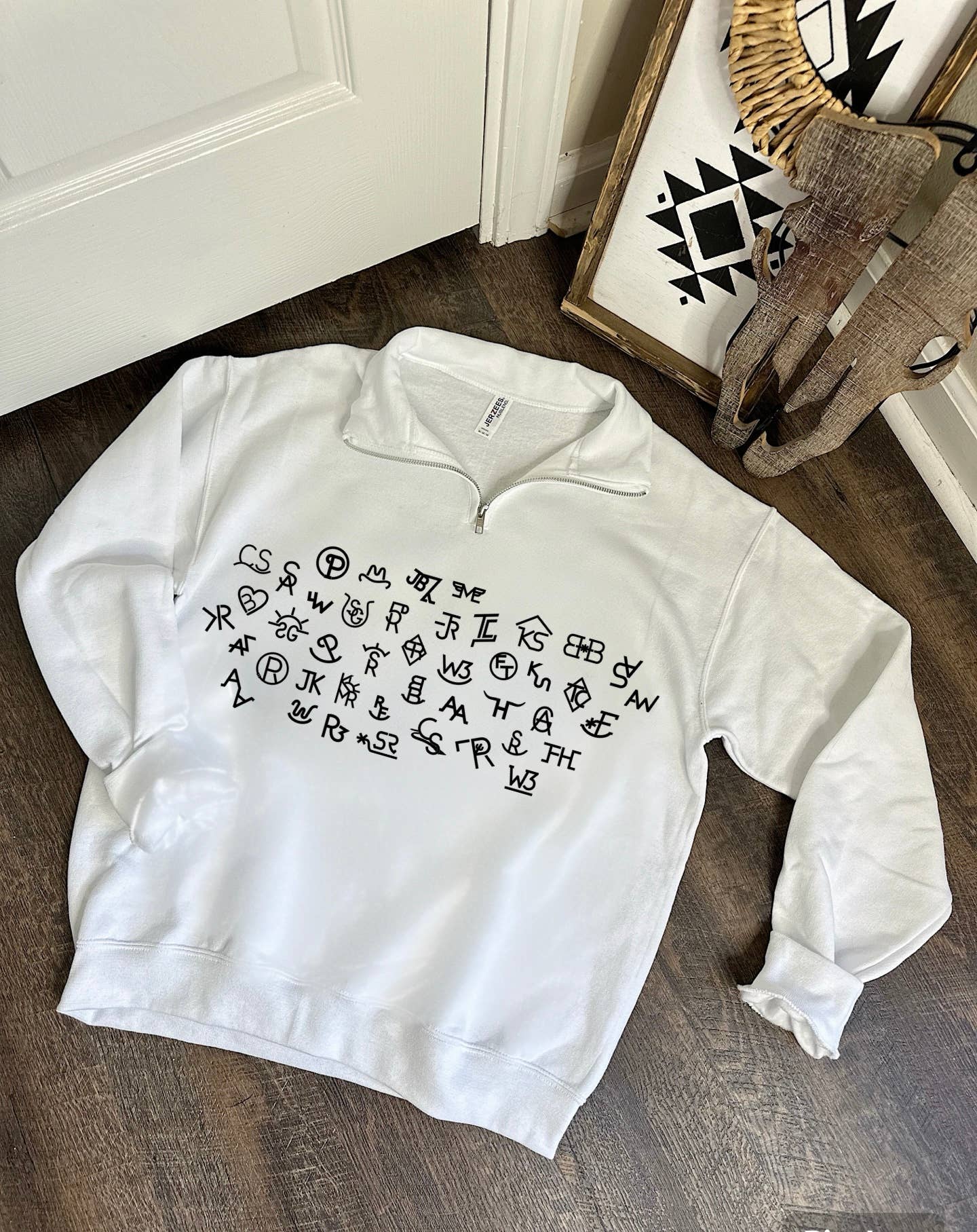 Gunpowder and Glam Boutique - Vendita all'ingrosso Felpa stampata - Donna - Cattle Brands Quarter Zip1