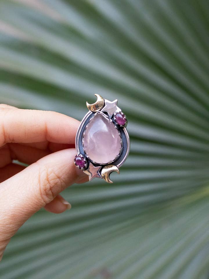 Blush étoilé — Bague céleste en quartz rose et tourmaline rose, AR-7728 pour la vente par Ambra Jewels