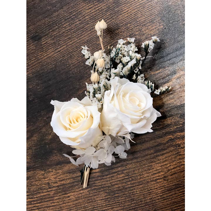 Yaxinfloral - Wholesale Artificial Flowers - Boutonnière (2 Roses)