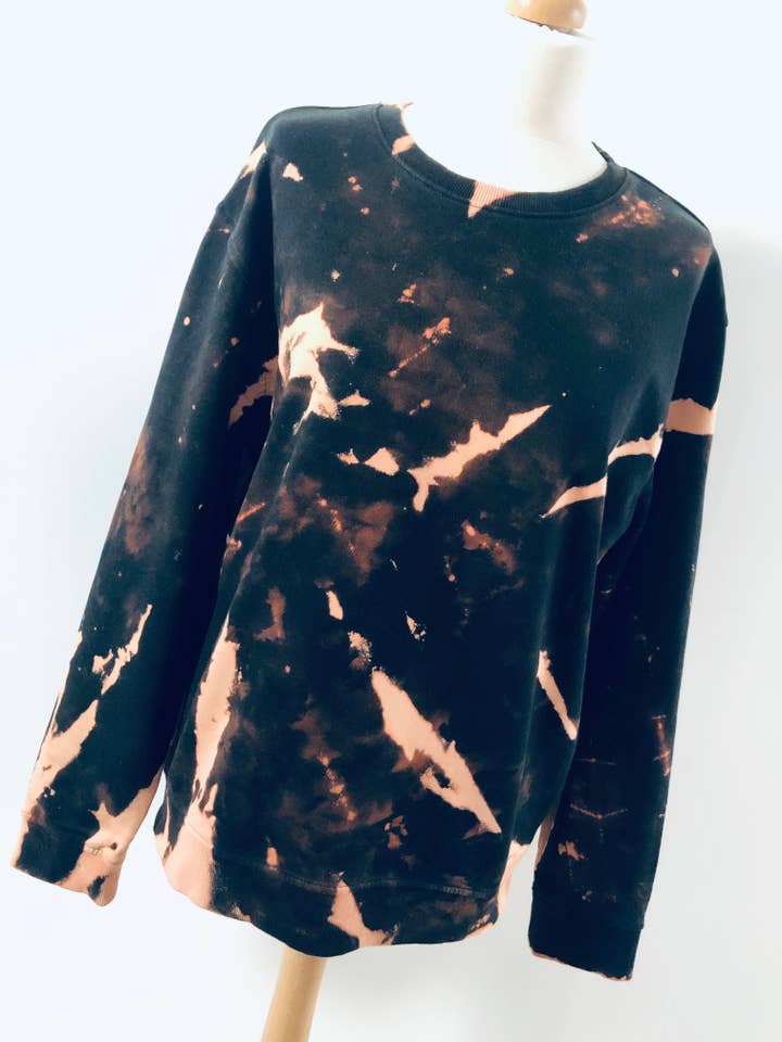 Felpa A Girocollo Oversize Nera Tie Dye per la vendita all'ingrosso da parte di Luxury Style UK