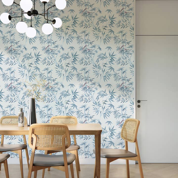 Mystic Blue Bamboo Chinoiserie Blue Peel and Stick Wallpaper, 28 vierkante meter. voor groothandel op Faire