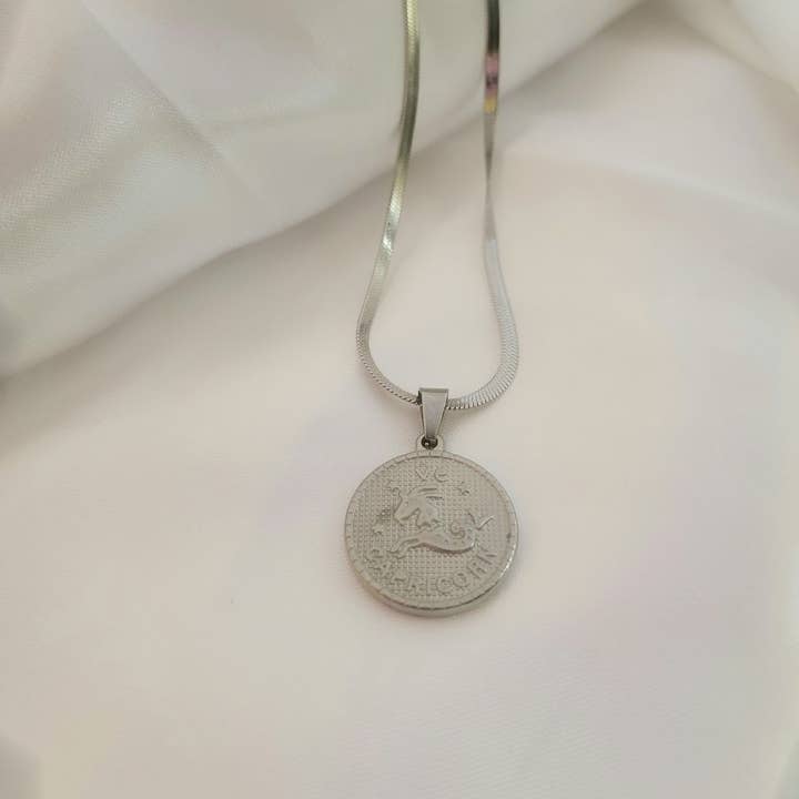 Stenbukken stjernetegn mønt halskæde for engroshandel hos The Casson Collection