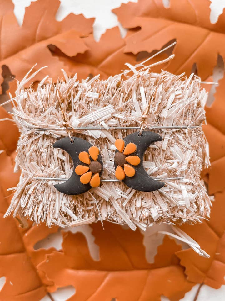 Boucle d'oreille Boho Floral Moon pour la vente par MadeByLiberty