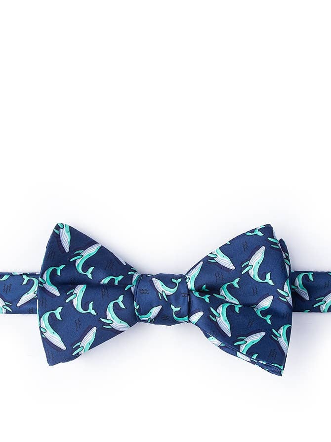 Noeud papillon à nouer Blue Whales - Microfibre bleu marine pour la vente par Wild Ties